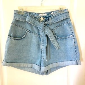 Zara High Waist Mom Shorts medium light denim